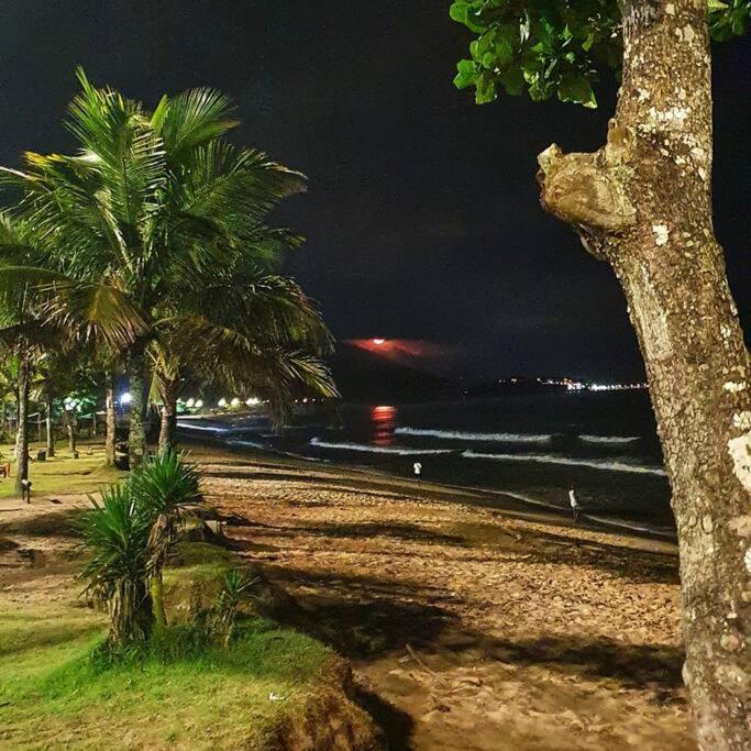 100Mts Da Praia Com Churrasqueira, Piscina E Wi-Fi Caraguatatuba Extérieur photo